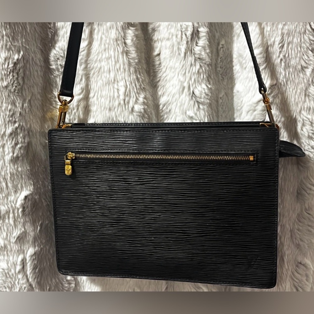 AUTHENTIC LOUIS VUITTON Enghien 2way Black Epi Leather Shoulder/Crossbody bag